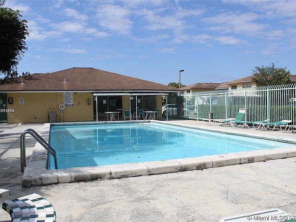 2nd image of 15619 SW 73 Circle Ter #10-1