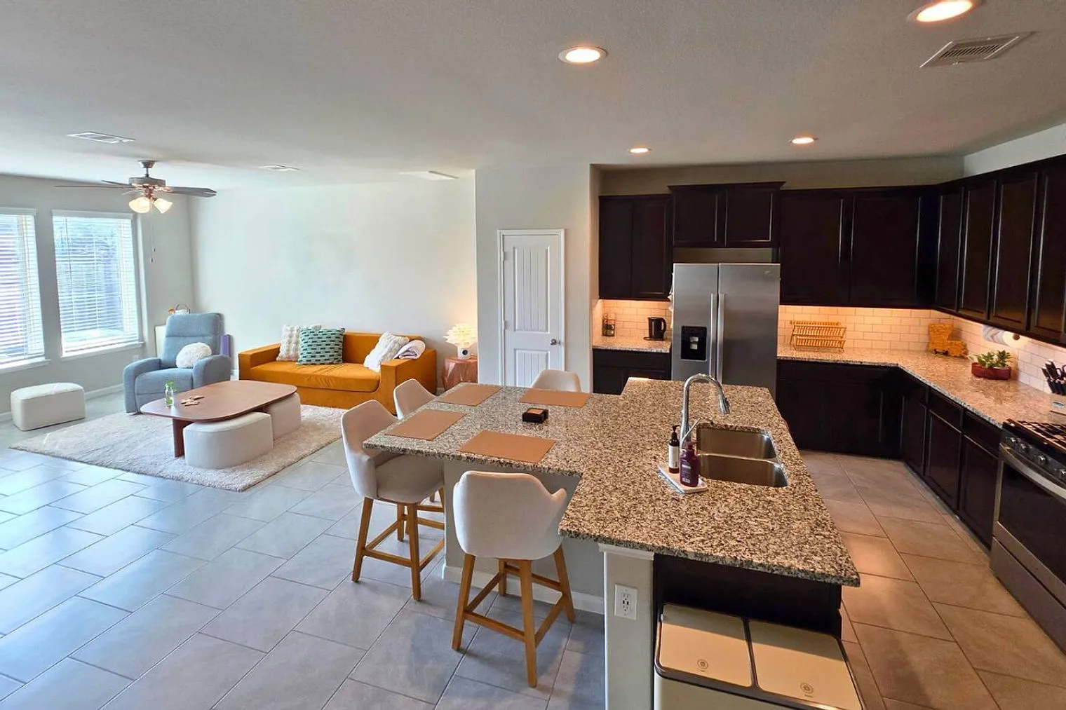 2 bed, 2.0 bath, 2034 sqft, $3,510 — Photo 4