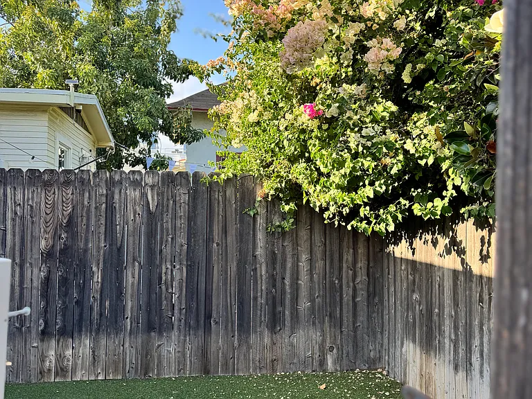 1340 Tamarind Ave — Photo 18