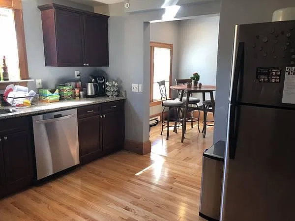 3 bed, 1300 sqft, $3,750 — Photo 2