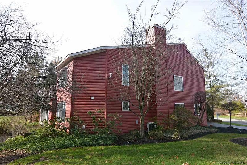 2nd image of 16 LOUDONWOOD EAST Drive