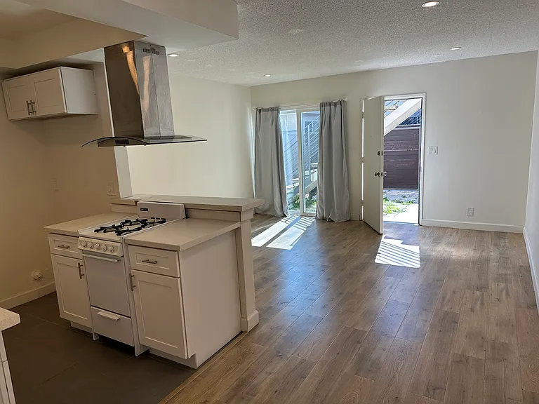 554 Joann St #B — Photo 3