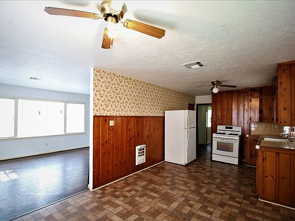 4th image of 1027 Campus St