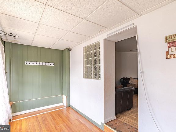2nd image of 955 Pratt St
