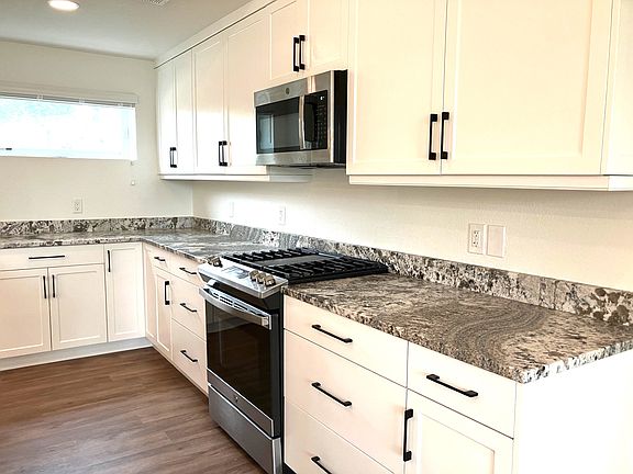 Gourmet kitchen, stainless steel appliances, artisan granite counters, large pantry, custom cabinetry with weighted drawers and cabinet doors... The large island not visible in this photo but it would be to the left if the frame shot was wider