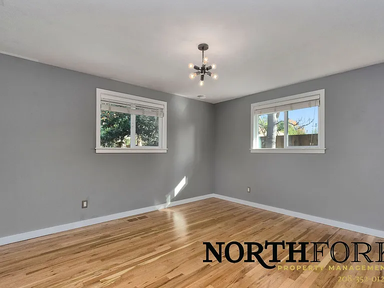 2426 N Redway Rd — Photo 15