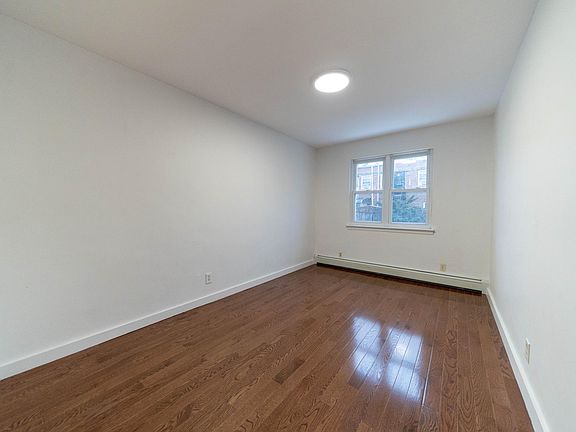 4th image of 2045 E 59th St #2