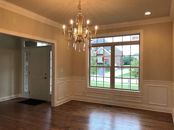 2nd image of 470 Weston Park