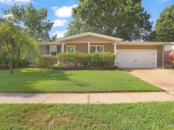 1210 Dorne Dr, Ballwin, MO 63021