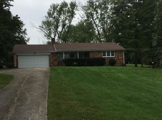 1040 Lemar Dr, Ballwin, MO