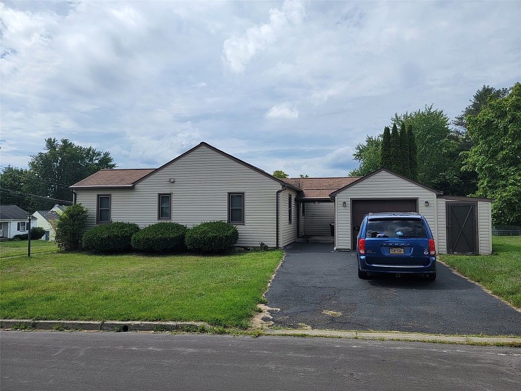 2743 Yale St, Endicott, NY 13760 Zillow