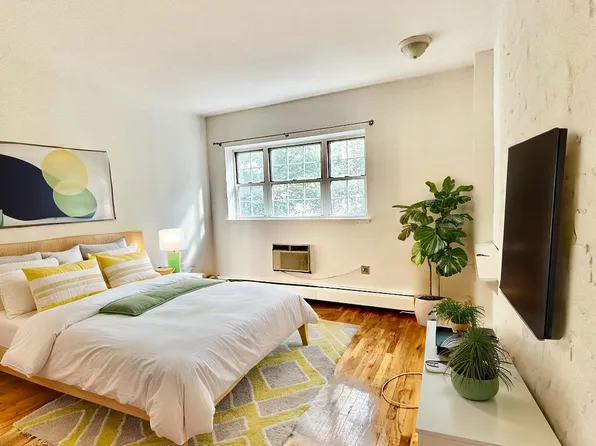 218 East 70th Street image 1 of 6