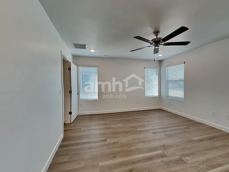 18480 W Cottontail Ln — Photo 9