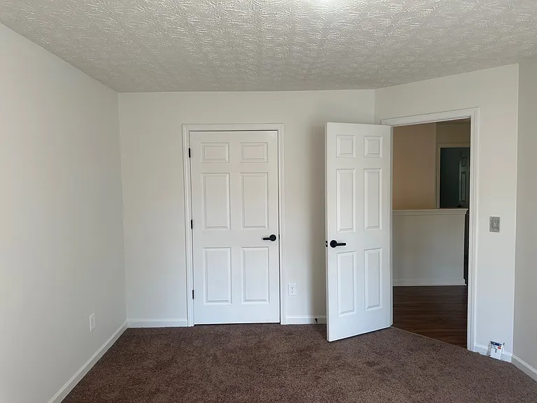 2065 Manhattan Pkwy — Photo 27