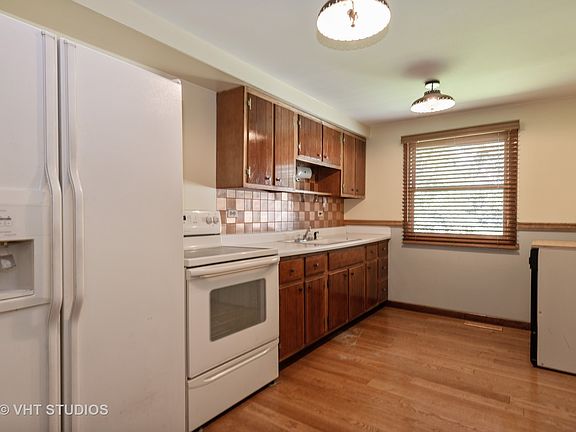 3rd image of 1728 Kingston Cir