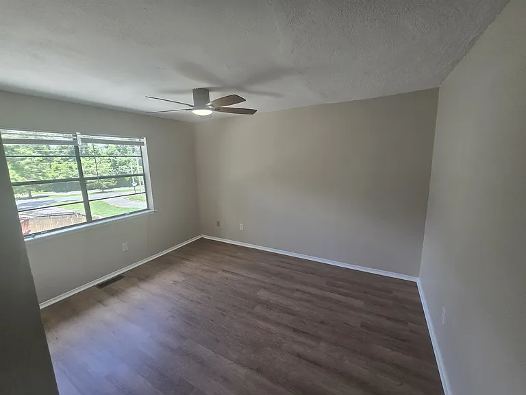 1586 Three Lantern Ln — Photo 5