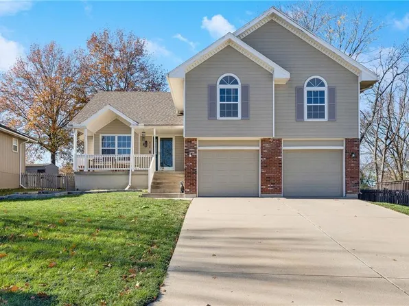 828 NE Bryant Dr, Lees Summit, MO 64086