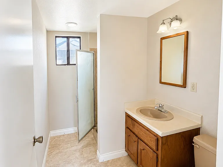 341 Angeles Blvd — Photo 4