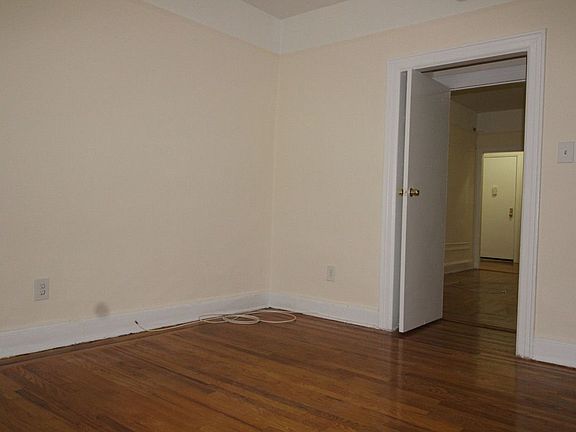 4th image of 4317 49th St APT 3B