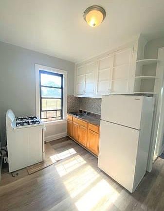 2nd image of 950 E 227th St #3D