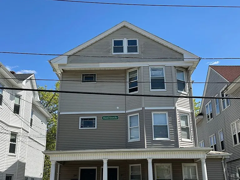 37-39 Pembroke Ave — Photo 7