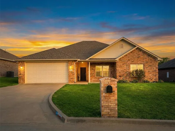 114 Brookway Ln, Longview, TX 75604