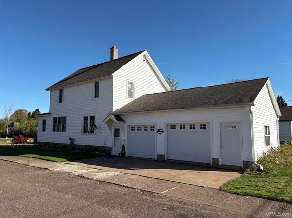 1202 E Pierce St, Wakefield, MI 49968