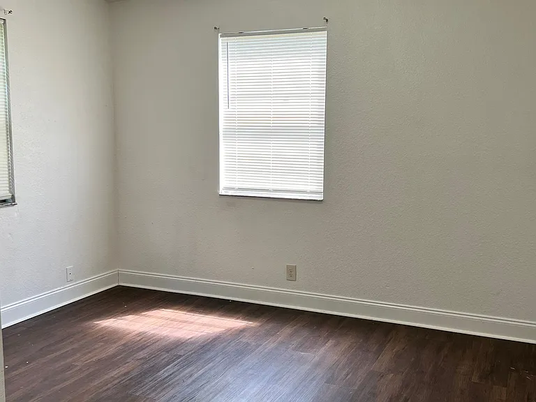 8412 N Elmer St — Photo 7