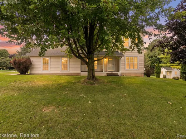 14388 Oak Leaf Trl, Linden, MI 48451