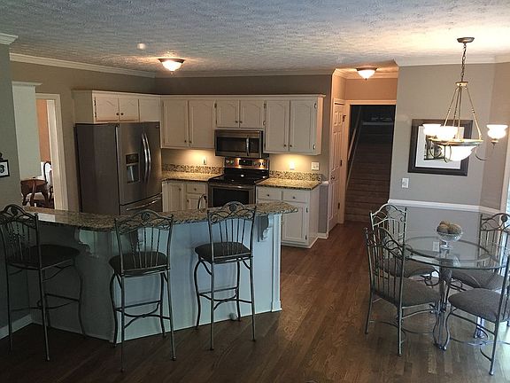 2nd image of 111 Creekglen Dr
