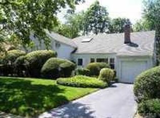 3240 Benjamin Rd, Oceanside, NY 11572