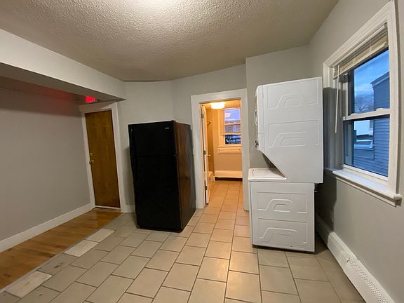 4th image of 857 Whalley Ave #1