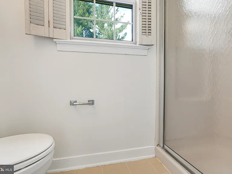 629 Lancaster St — Photo 34