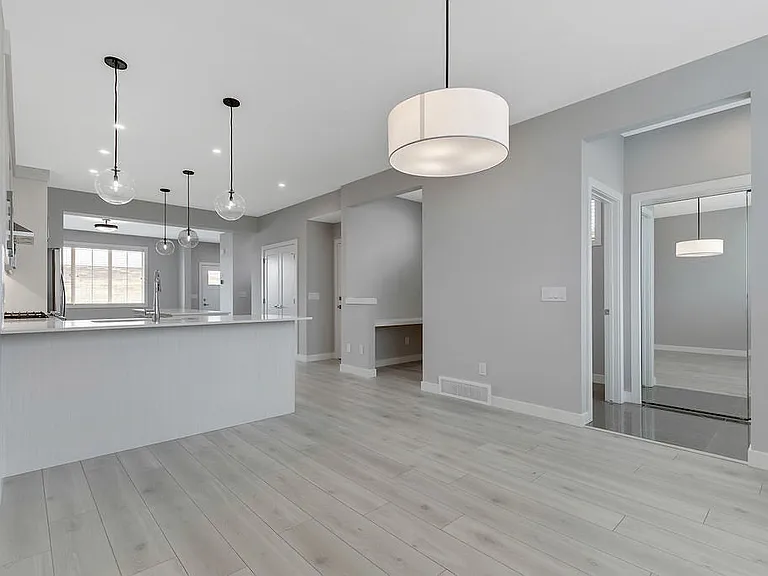 146 Creekside Dr SW #UPPER — Photo 15