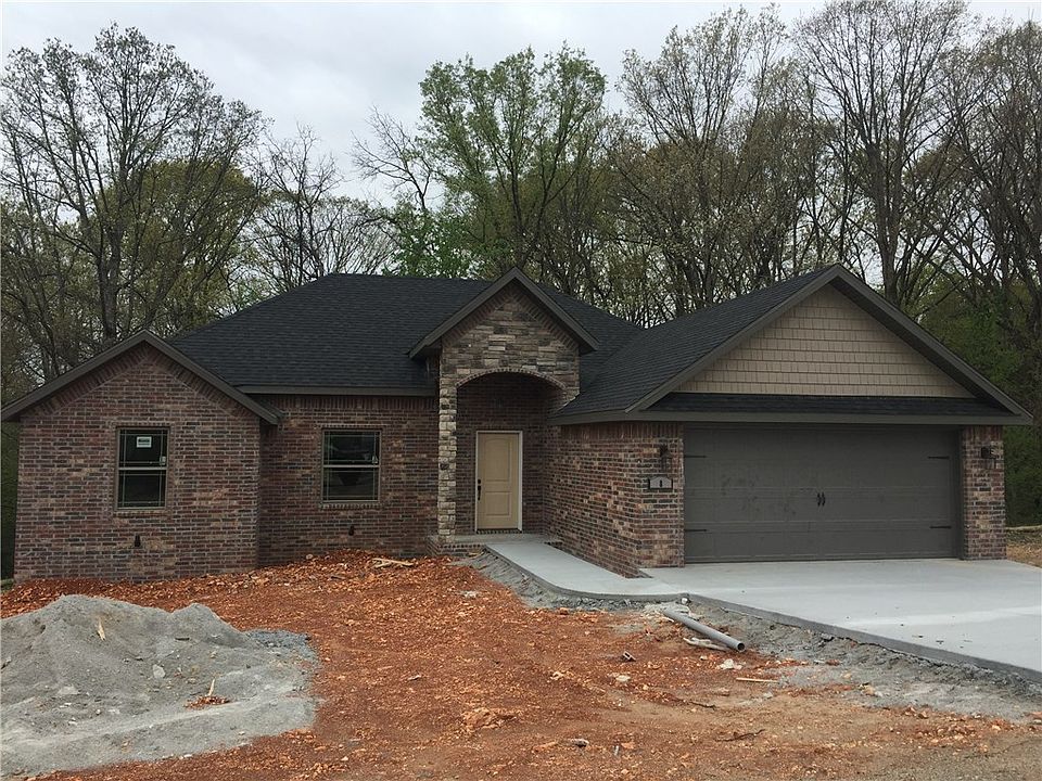 1st image of 8 Charing Ln