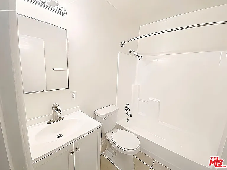 4122 W 2nd St #15 — Photo 10