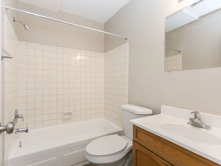 River Ridge Apartments — Photo 15