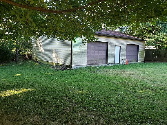 30'x42' garage w/10 sidewall