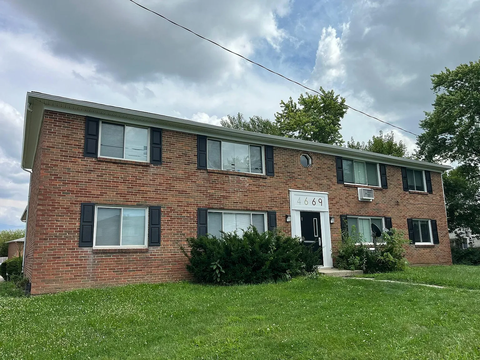 2 bed, 1.0 bath, 4941 sqft, $975 — Photo 1