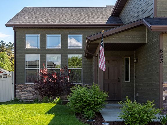 4th image of 683 Mountain View Dr