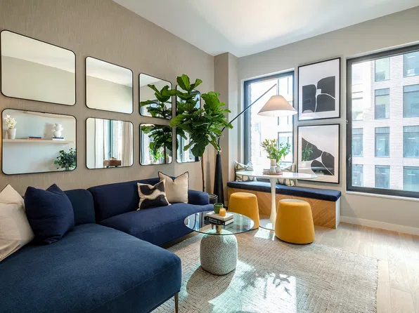 243 W 28th St, New York, NY