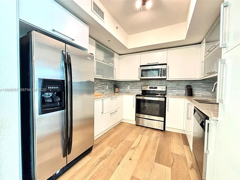 500 NE 29th St #601 — Photo 9