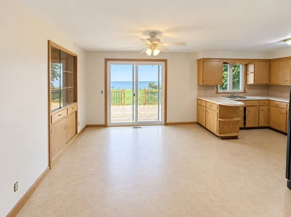 4040 Shore Dr, Lorain, OH 44053