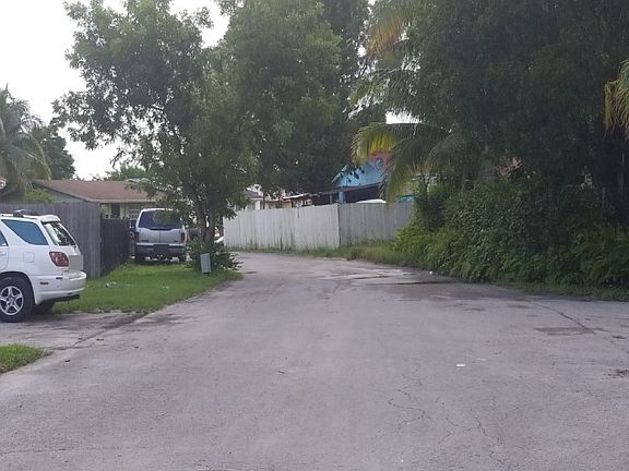 4th image of 2905 NW 196th St