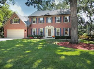 2245 Oak Hill Dr, Lisle, IL 60532