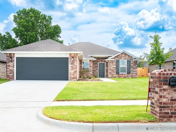 2505 W South St, Collinsville, OK 74021