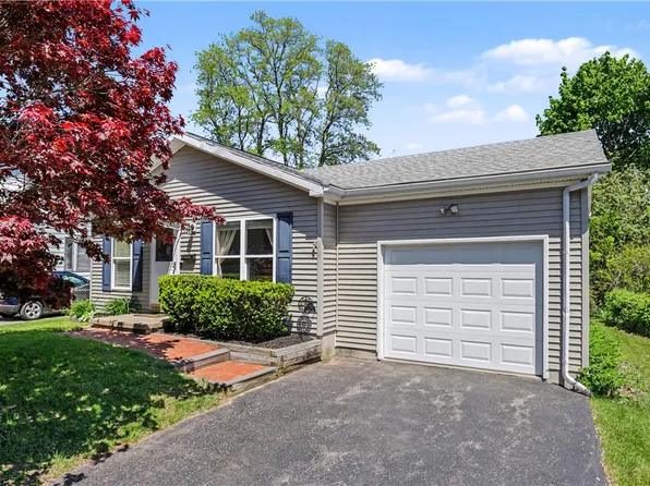 98 Dewberry Dr, Rochester, NY 14622