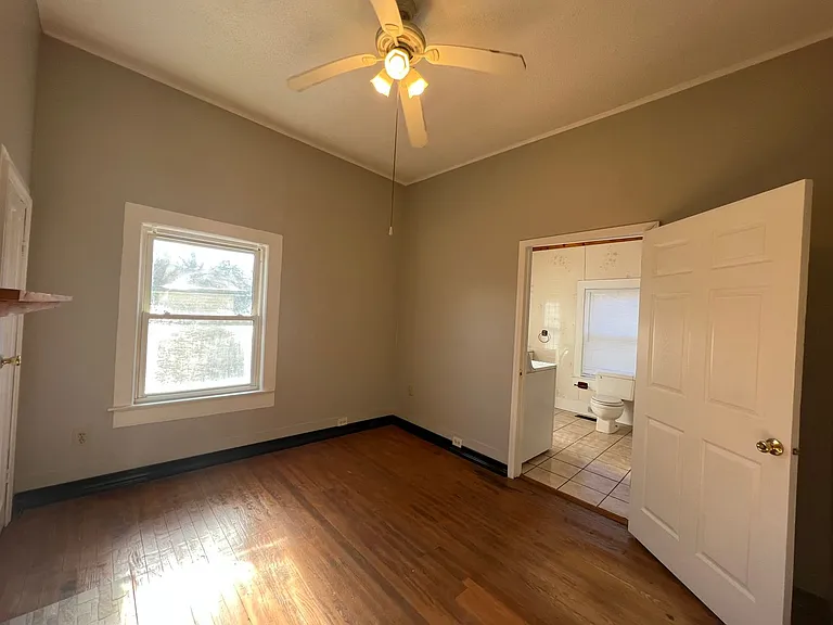 224 Howard St — Photo 10