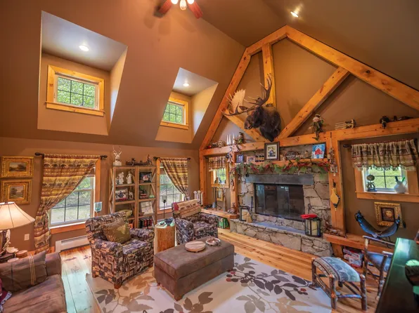 146 Howes Loop, Wilmington, VT 05363