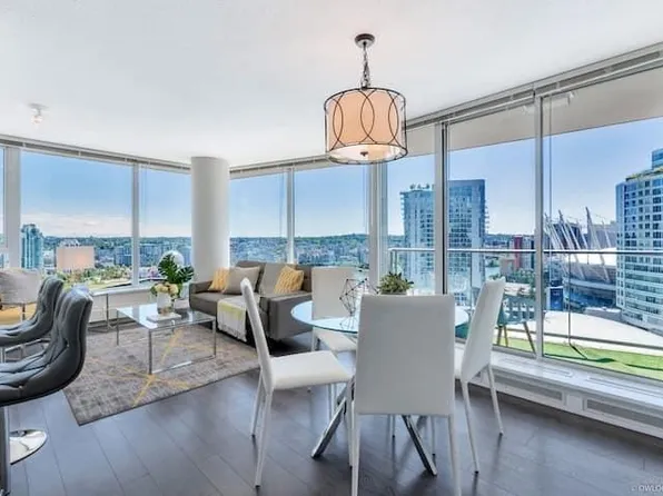689 Abbott St #2705, Vancouver, BC V6B 0J2